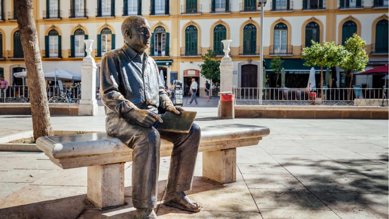 Statue of Pablo Picasso in Malaga