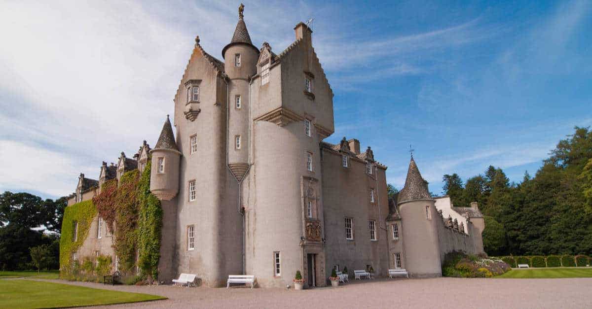 Ballindalloch castle