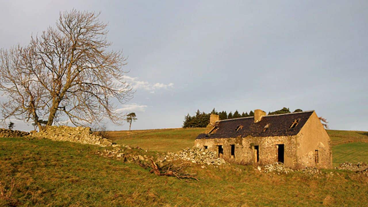 A ruined farm building on Craigend Hill